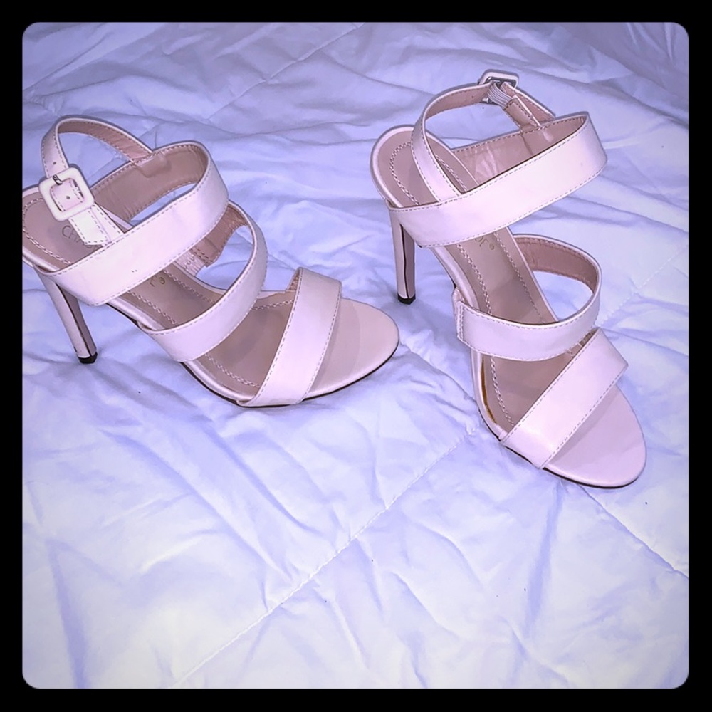 Chase & Chloe- Cream 3 Straps Heels